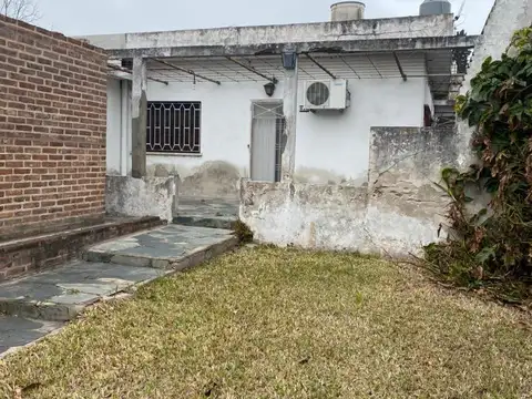 Casa de 2 dormitorios en esquina en Venta