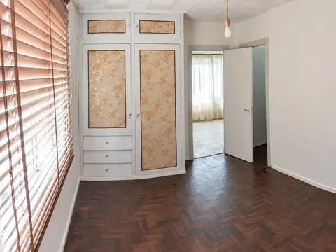 Barrio Parque Casa de Pasillo Único en Alquiler – Tiscornia 3057