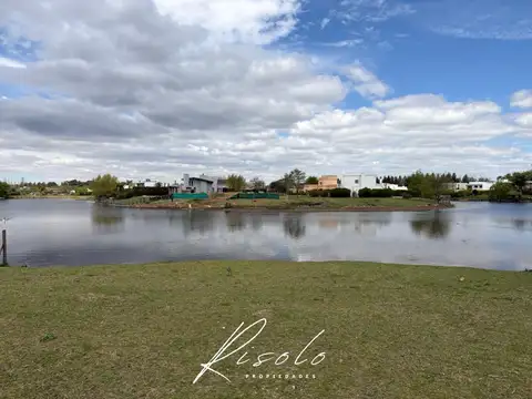 Lote a la laguna en Venta. Barrio Cerrado. Zona Norte. Escobar