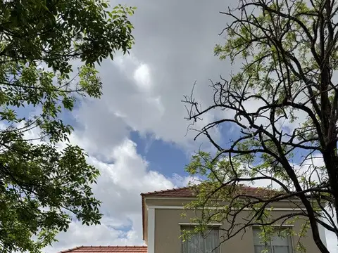 Casa en Alquiler con 1 cochera