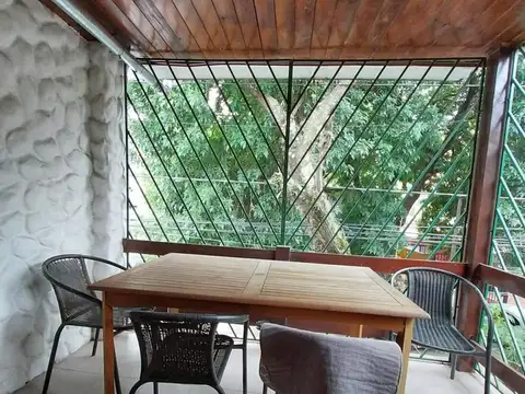 Casa 6 ambientes con 2 baños