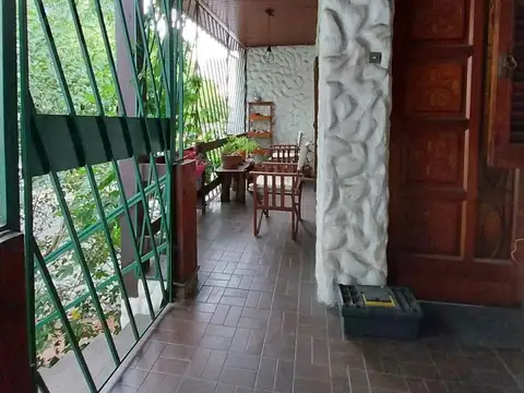 Casa en Alquiler con 1 cochera