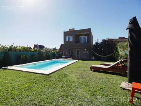VENTA CASA 4 AMB. EN BARRIO "HARAS  EL TERRAPLEN" CON PILETA Y PARQUE