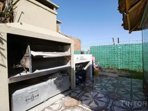 VENTA CASA 4 AMB. EN BARRIO "HARAS  EL TERRAPLEN" CON PILETA Y PARQUE