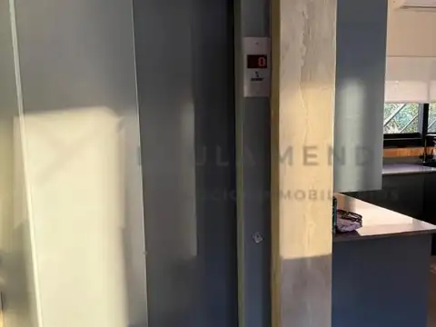 Casa en Venta con 4 cocheras