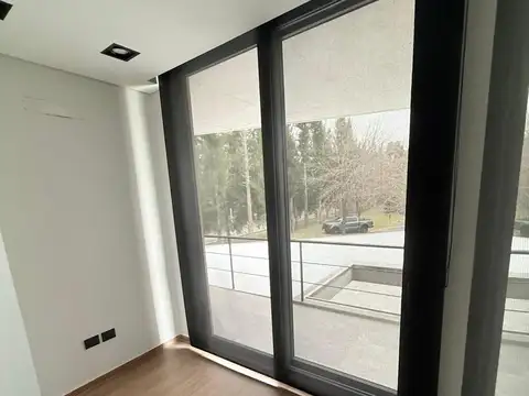 Moderna casa en San Isidro Labrador