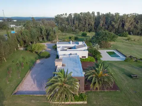 Campo en Piriapolis sobre la ladera del cerro Pan de Azucar