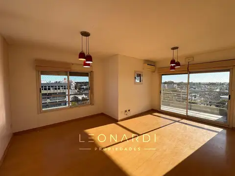 Tres ambientes con cochera en Escobar