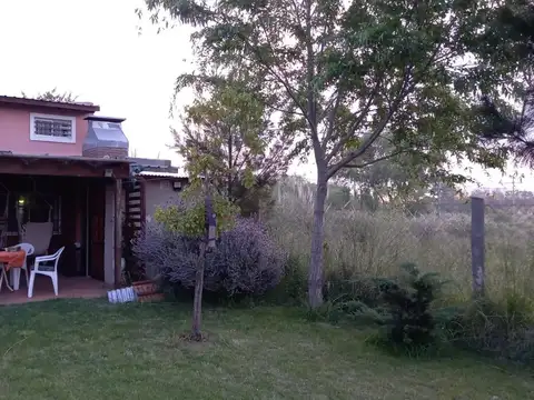 Casa 8 ambientes con 2 baños