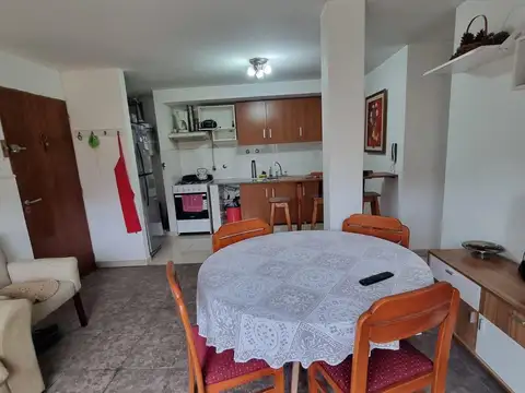Departamento en alquiler c/ cochera en Villa de Mayo