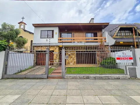 Chalet en Venta en Villa Sarmiento