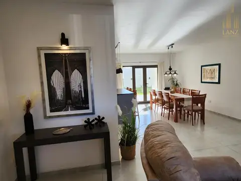 Casa 5 ambientes con 2 baños