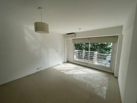 Alquiler | Monoambiente con balcón | Coghlan