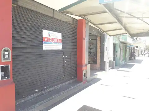 Buen Local Comercial sobre Montevideo Berisso