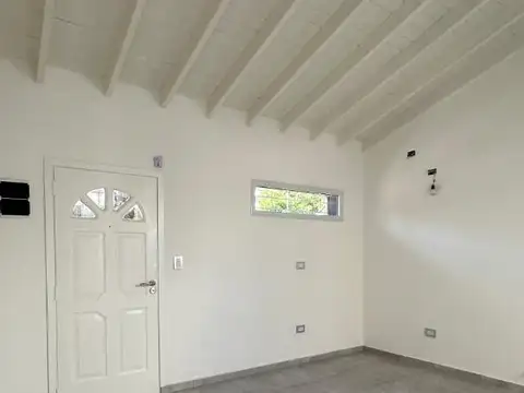 Casa 3 ambientes con 1 baño