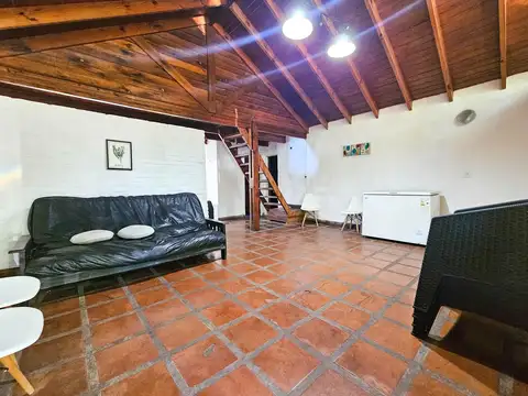 Venta casa 2 plantas de 3 dormitorios con patio+ pileta, Funes