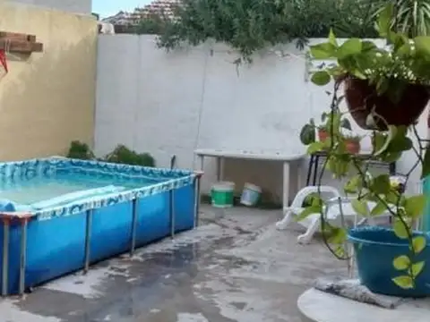 Casa 4 ambientes con 2 baños