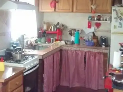 CASA 4 AMBIENTES CON COCHERA