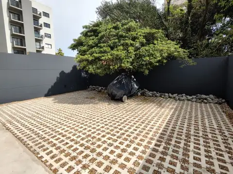 Venta de Cochera cubierta en Centro de Coronado