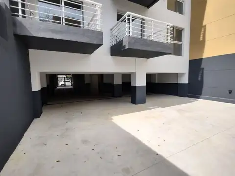 Venta de Cochera cubierta en Centro de Coronado
