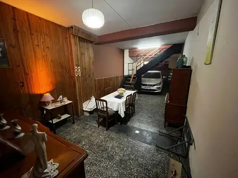Casa 6 ambientes con 2 baños