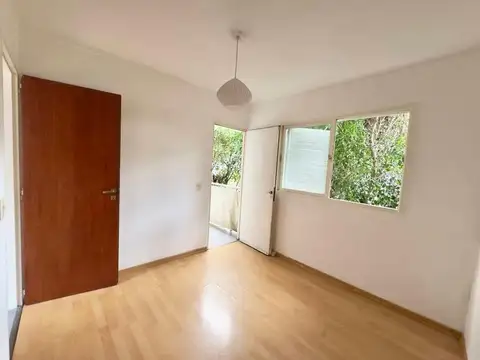 DUPLEX EN VENTA 529 E/ 11 y 12 RECICLADO 2 DORM 2 PATIOS