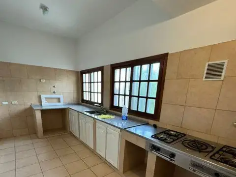Depto Tipo Casa 4 ambientes con 2 baños