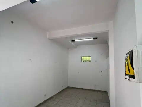 Local en alquiler en José León Suarez!