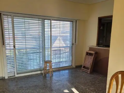 Departamento en venta - 2 Dormitorios 1 Baño - 76Mts2 - Lanús