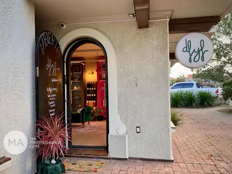 Local en Venta en Carrasco Norte, USD 290.000