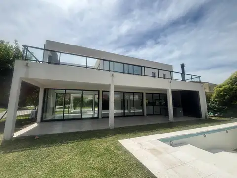 Increíble casa, luminosa y moderna! Lista para vivirla ya!