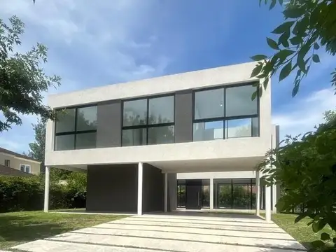Increíble casa, luminosa y moderna en Haras Santa Maria! Lista para vivirla ya!