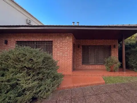 Casa en Venta con 3 cocheras