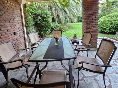 Casa en Venta con 2 cocheras