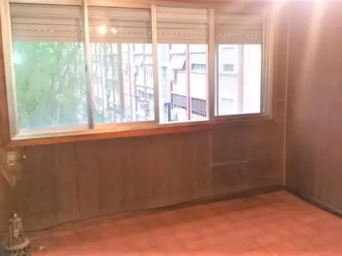 Depto 2 ambientes en muy buen estado.