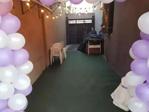 CASA EN LOTE PROPIO CON PILETA Y DOBLE COCHERA