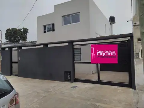 CASA EN LOTE PROPIO CON PILETA Y DOBLE COCHERA