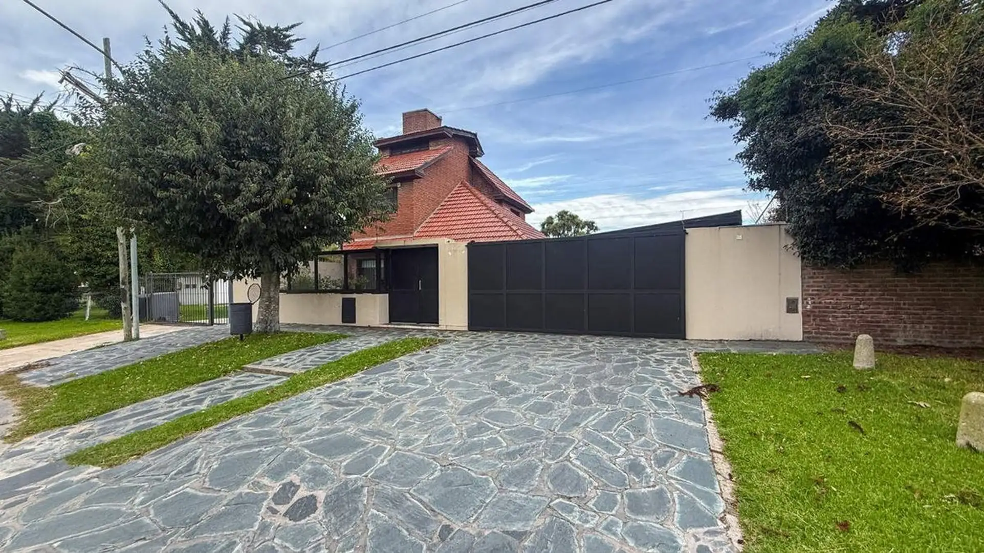 Venta Casa 5 amb en Caisamar c/ piscina y quincho