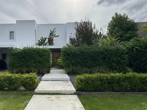 Barrio Barbarita 100