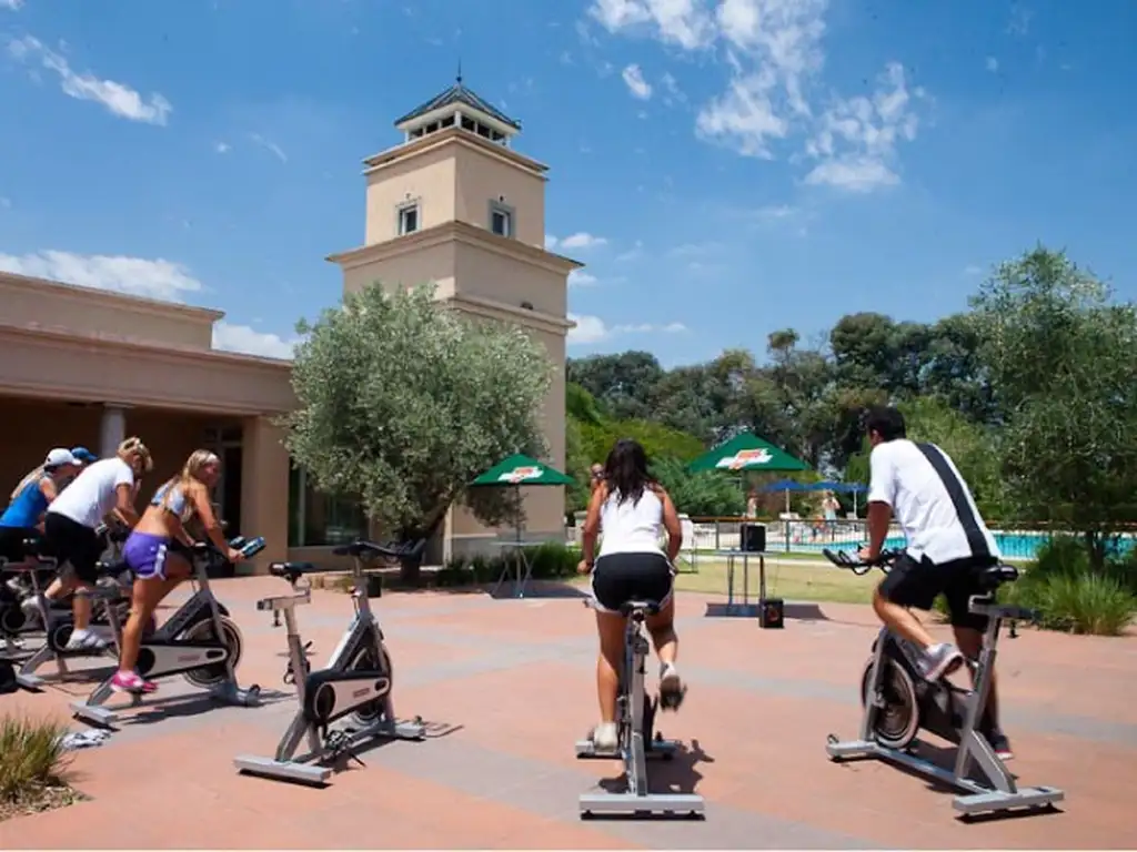 Áreas comunes piscina, gimnasio, club-house, juegos en Estancias del Pilar