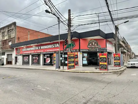 LOCAL EN ESQUINA POSIBILIDAD DE DIVIDIR  EN 4 UNIDADES