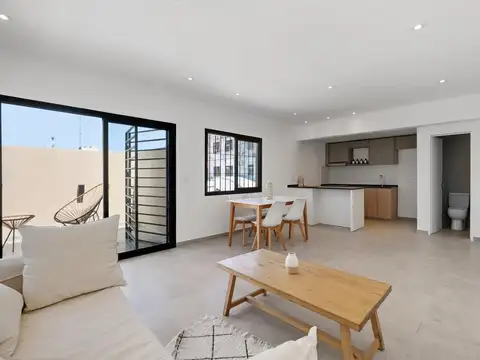 Venta PH 4 ambientes patio y terraza en Colegiales