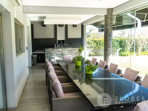 Casa en Venta, 6 ambientes, 4 dormitorios, 4 baños, La Lomada De Pilar - Pilar