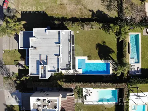 Casa 6 ambientes con 4 baños