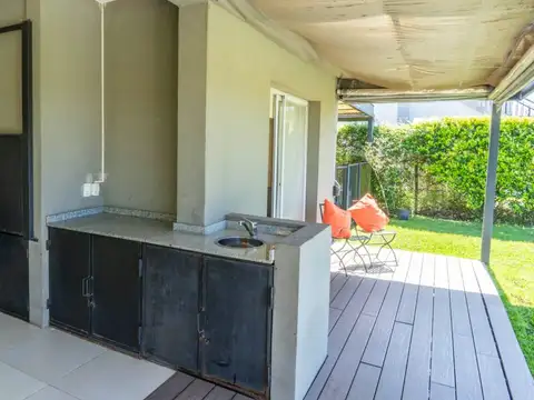 Casa 5 ambientes con 3 baños