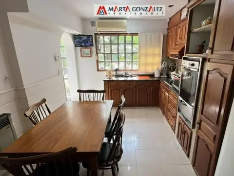 Casa 5 ambientes con 4 baños