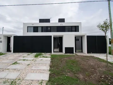 Duplex de 2 dormitorios en  venta La Plata