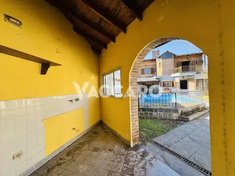Casa 4 ambientes con 2 baños