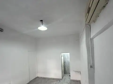 Local en Alquiler en Gregorio de Laferrere, $ 700.000