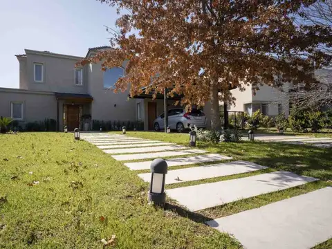 Casa en Alquiler en Haras Santa María, USD 1.950
